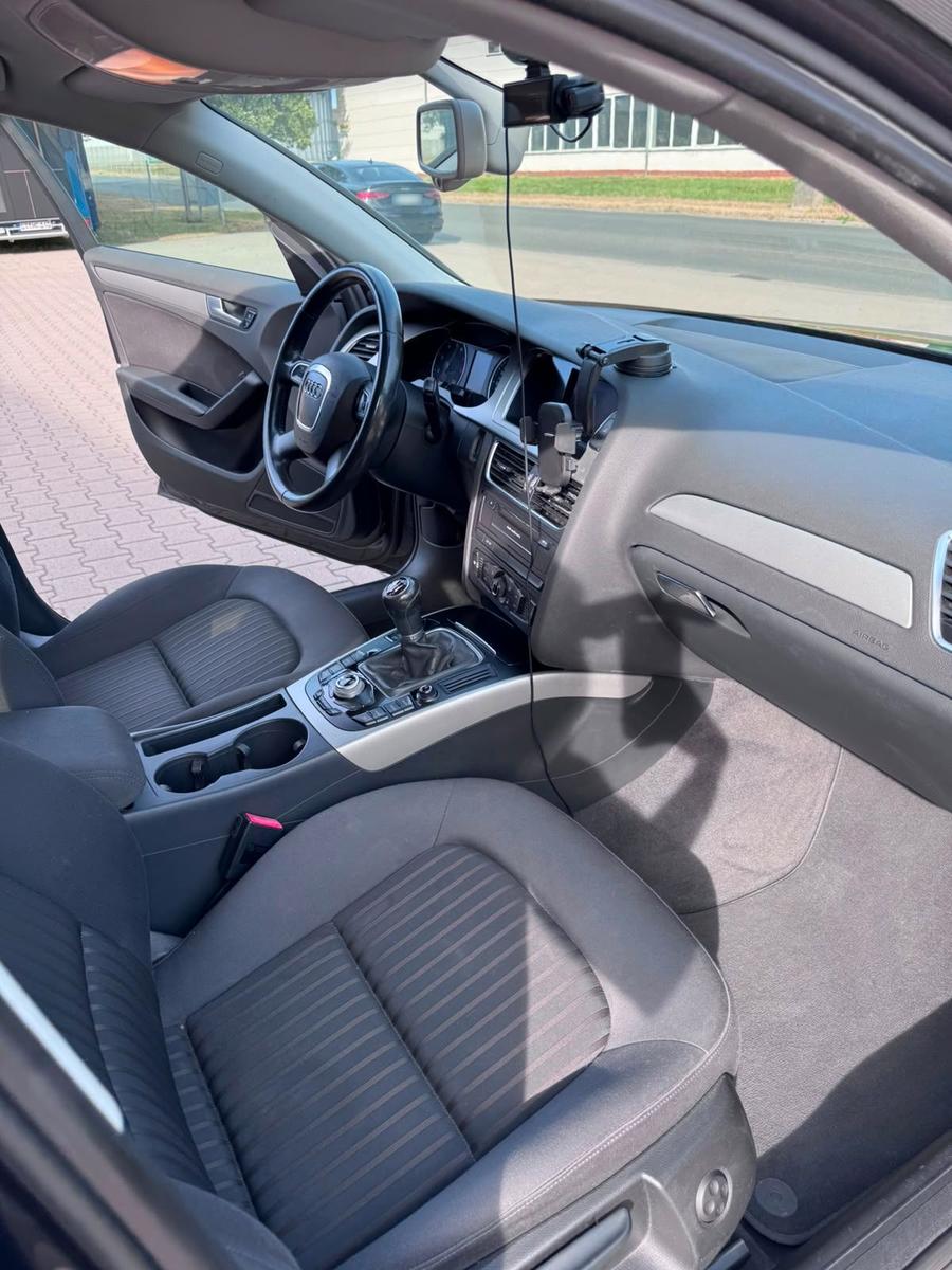 Audi A4 2010 — photo 11