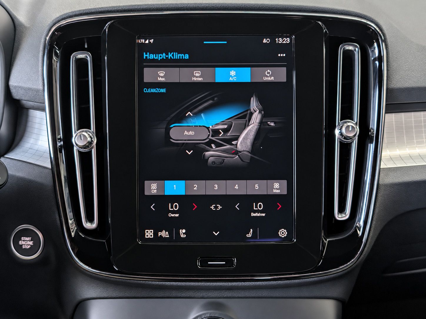Fahrzeugabbildung Volvo XC40 B3 Core Winter-Pk. LED*VC*KEYLESS*SOUND*18"