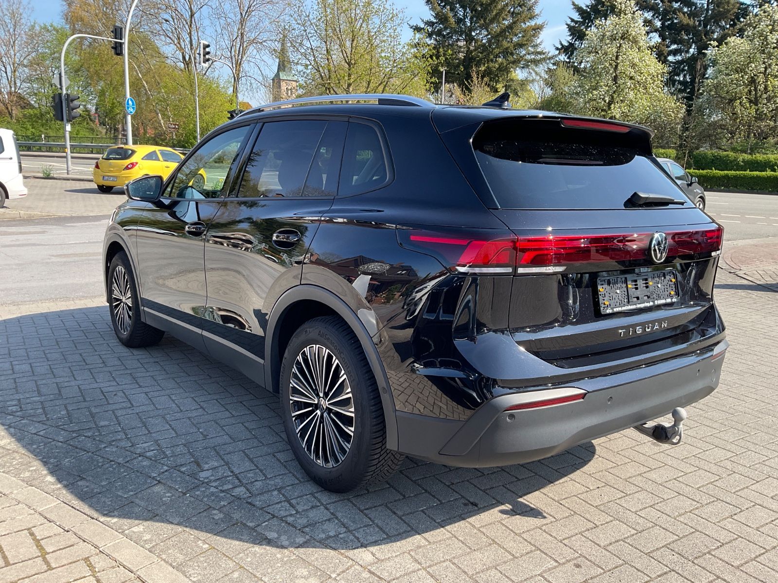 Fahrzeugabbildung Volkswagen Tiguan 2.0 TDI DSG Life,AHK,ACC,LED,Kamera