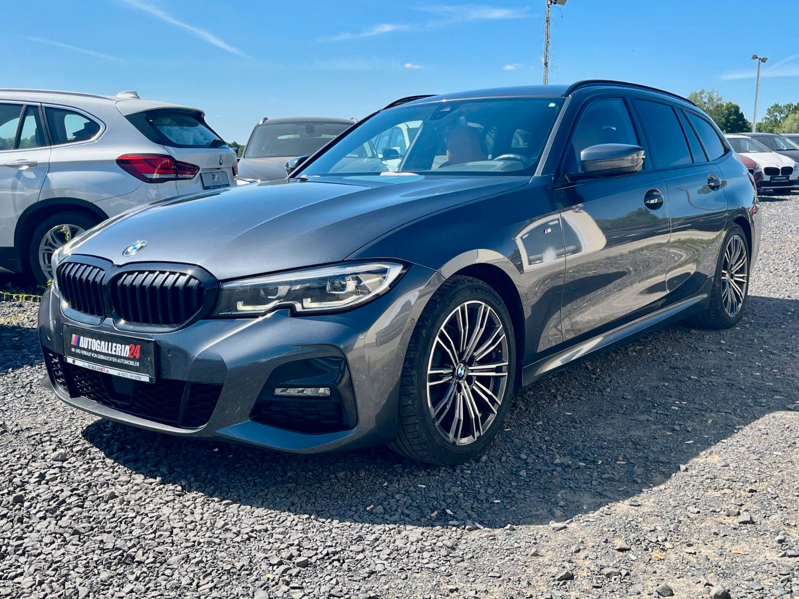 Fahrzeugabbildung BMW 320d Sport-Aut. M SPORTPAKET Navi Leder AHK LED