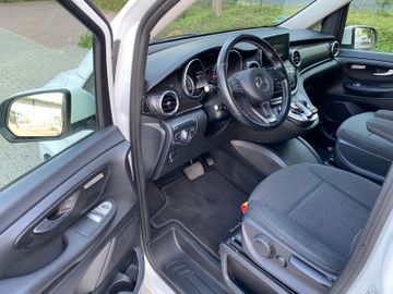 Mercedes V 220 - 10