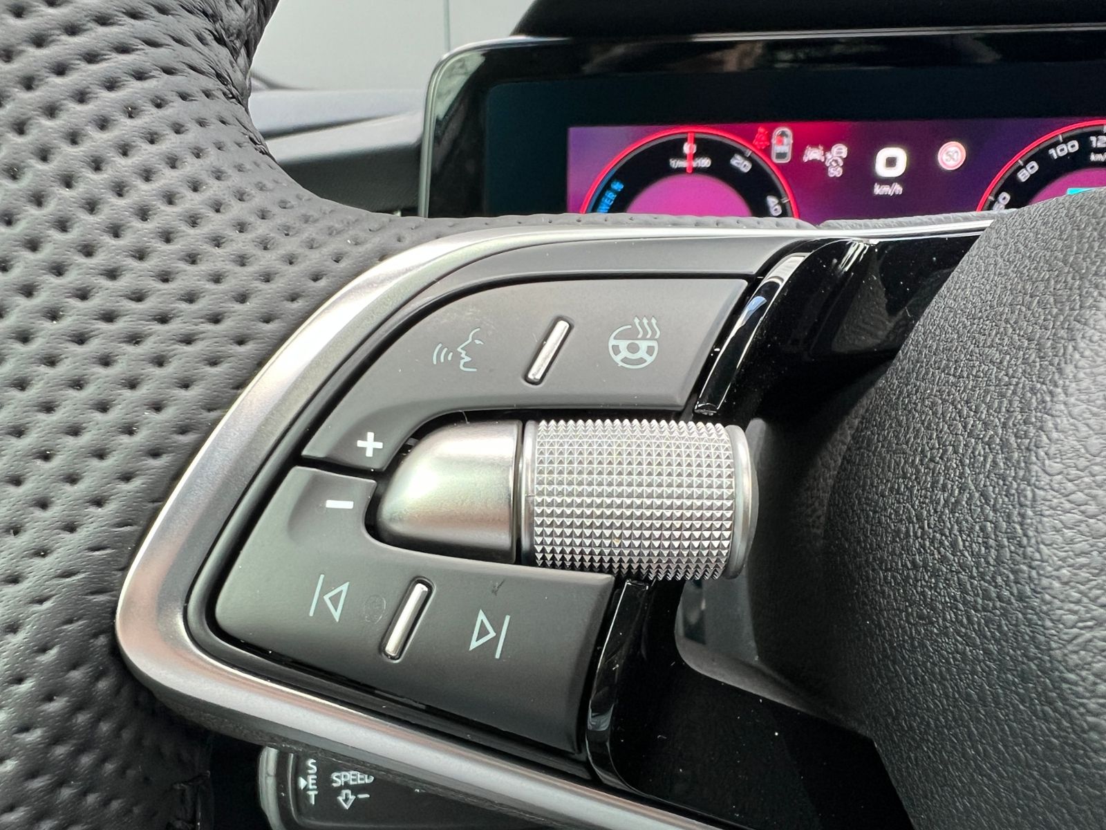 Fahrzeugabbildung SKODA Superb Combi  Sportline 1.5 TSI IV DSG *AHK, Nav