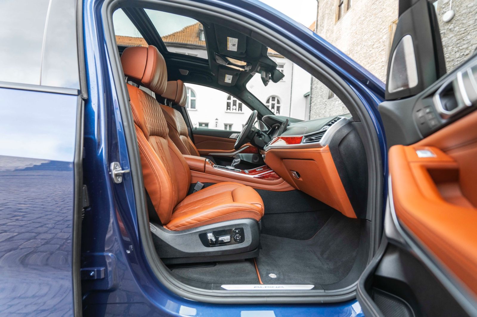 Fahrzeugabbildung ALPINA XB7 LASERLICHT ACC MASSAGE SKYROOF B&W 360° AHK