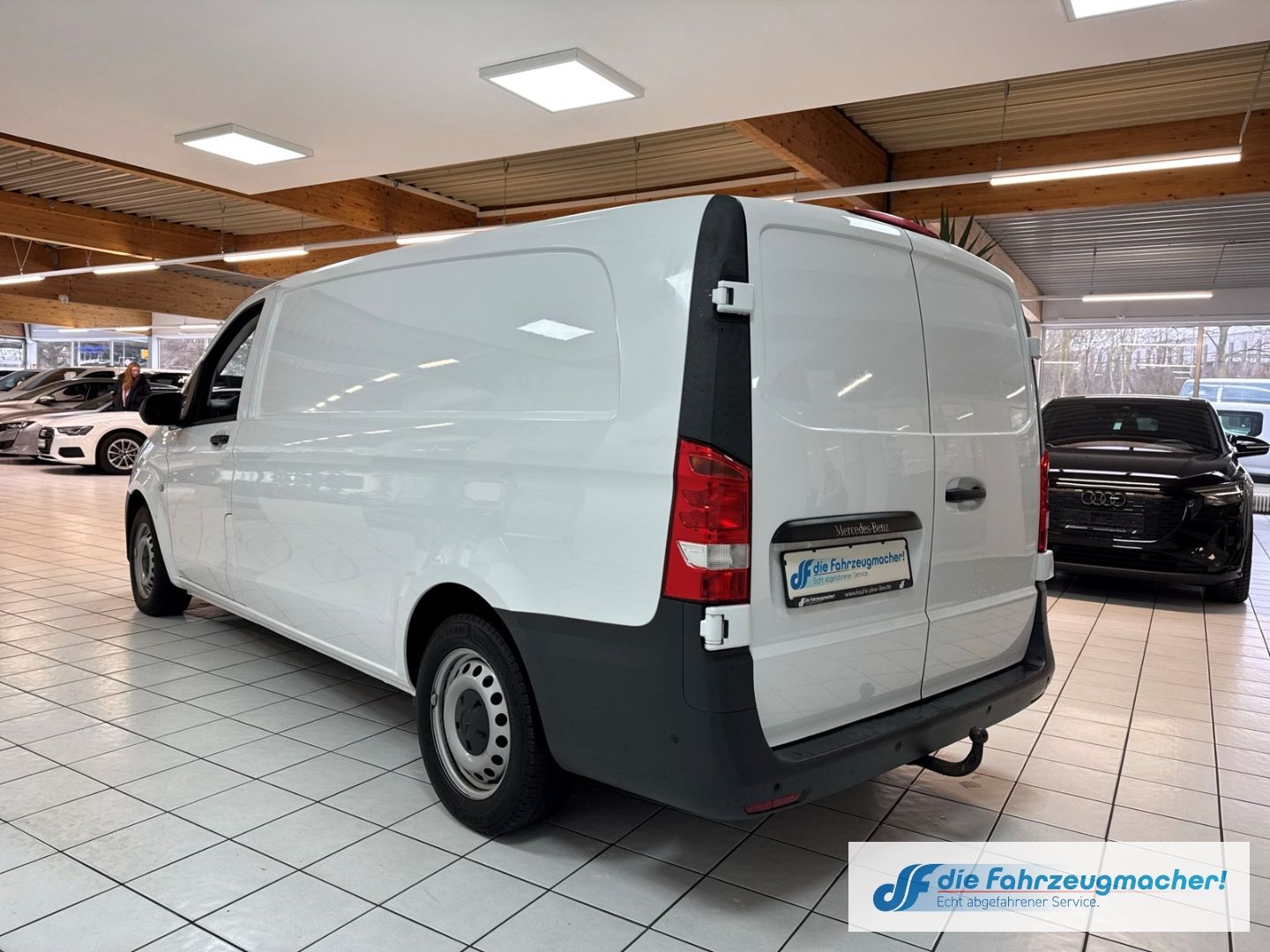 Fahrzeugabbildung Mercedes-Benz Vito Kasten 114 CDI BT RWD extralang AHK Parkle