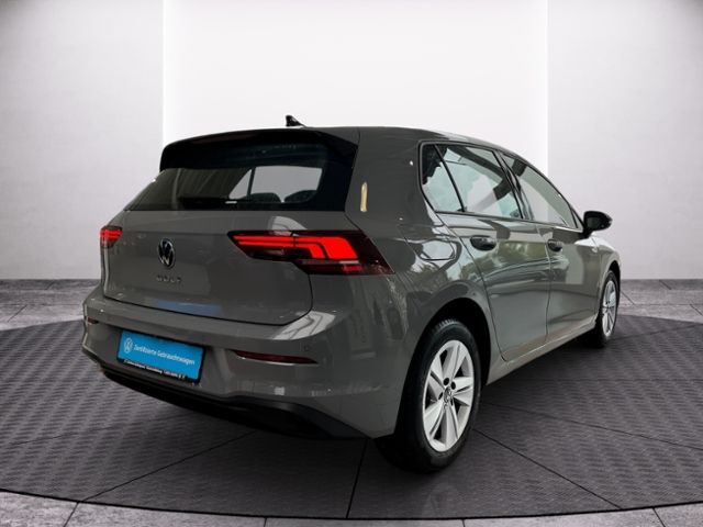 Fahrzeugabbildung Volkswagen Golf 1.5 TSI LIFE NAVI GJR LED KAMERA