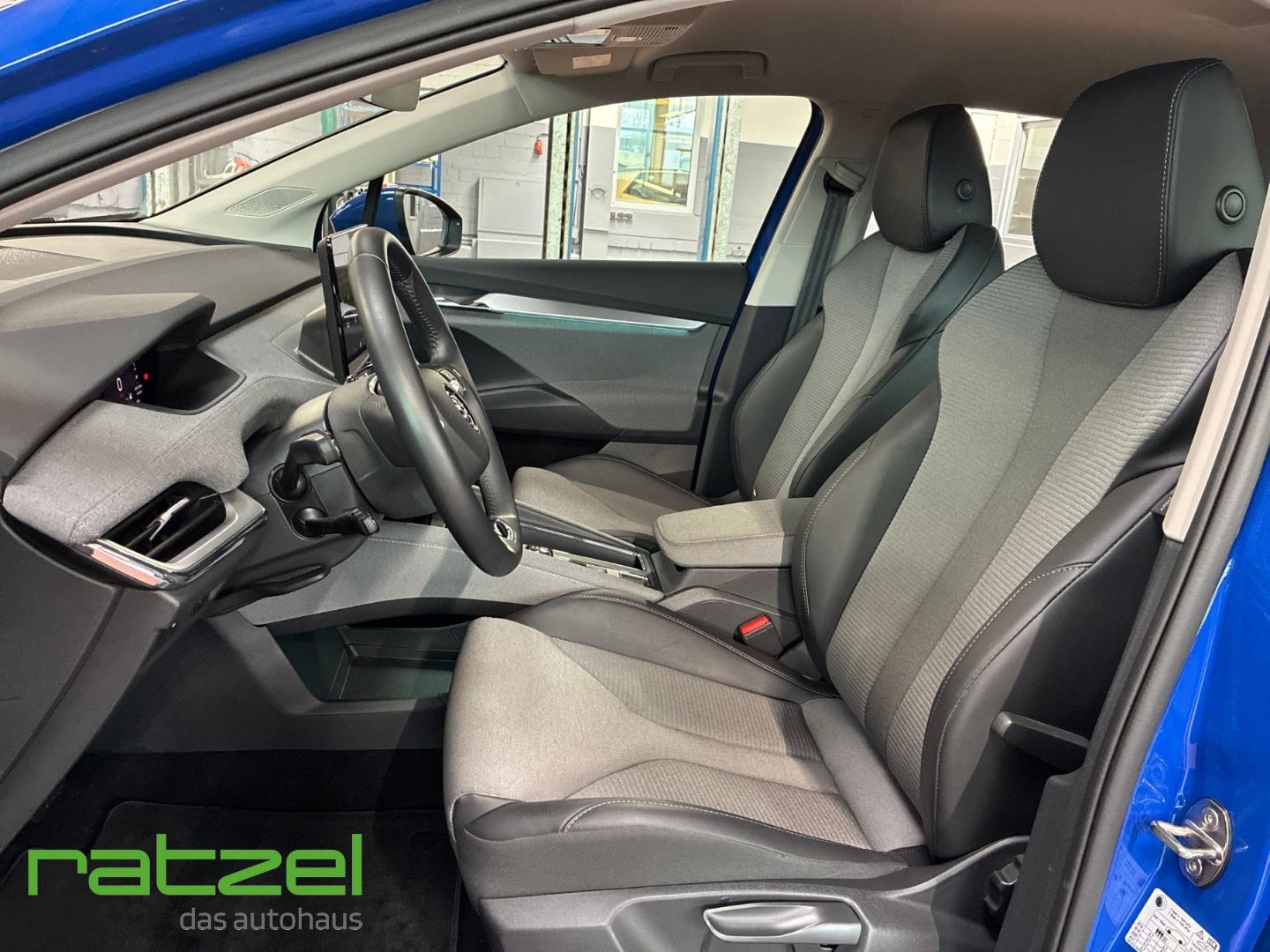 Fahrzeugabbildung SKODA Enyaq Loft iV 50 elektro Navi T-Leder Digitales