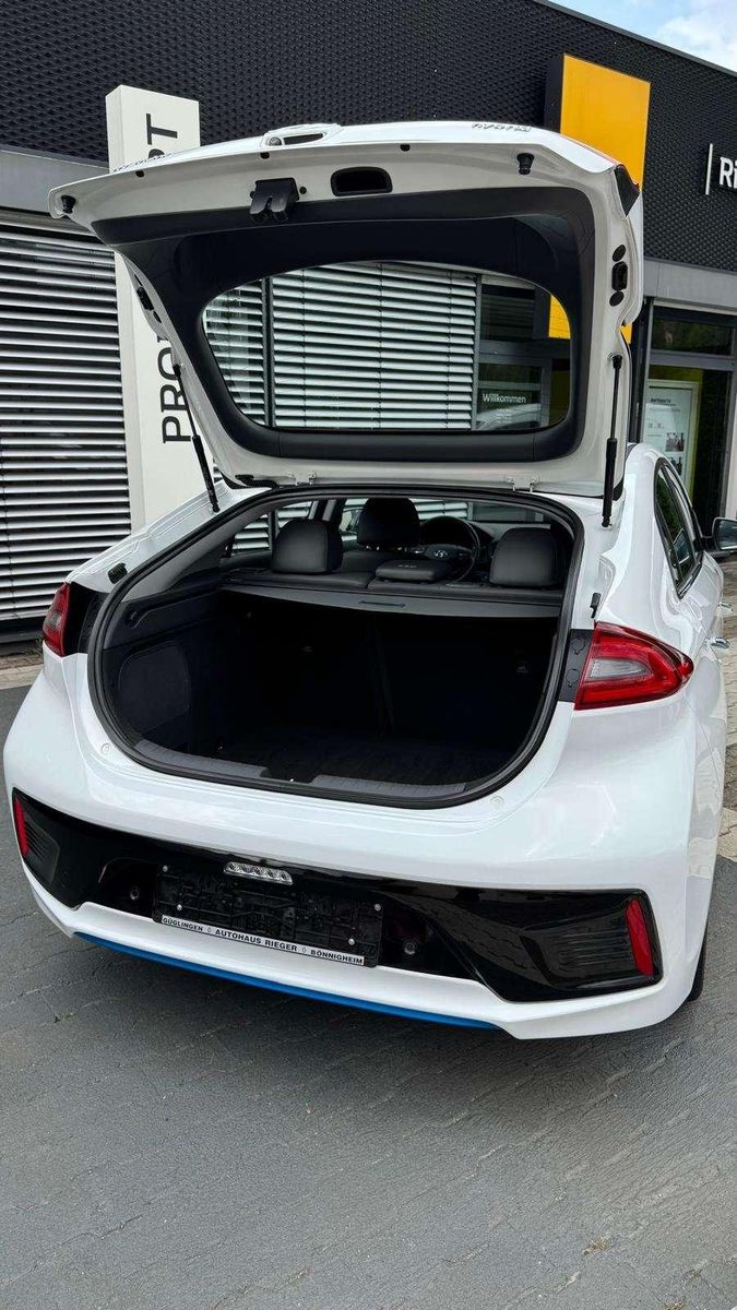 Fahrzeugabbildung Hyundai IONIQ Premium Hybrid