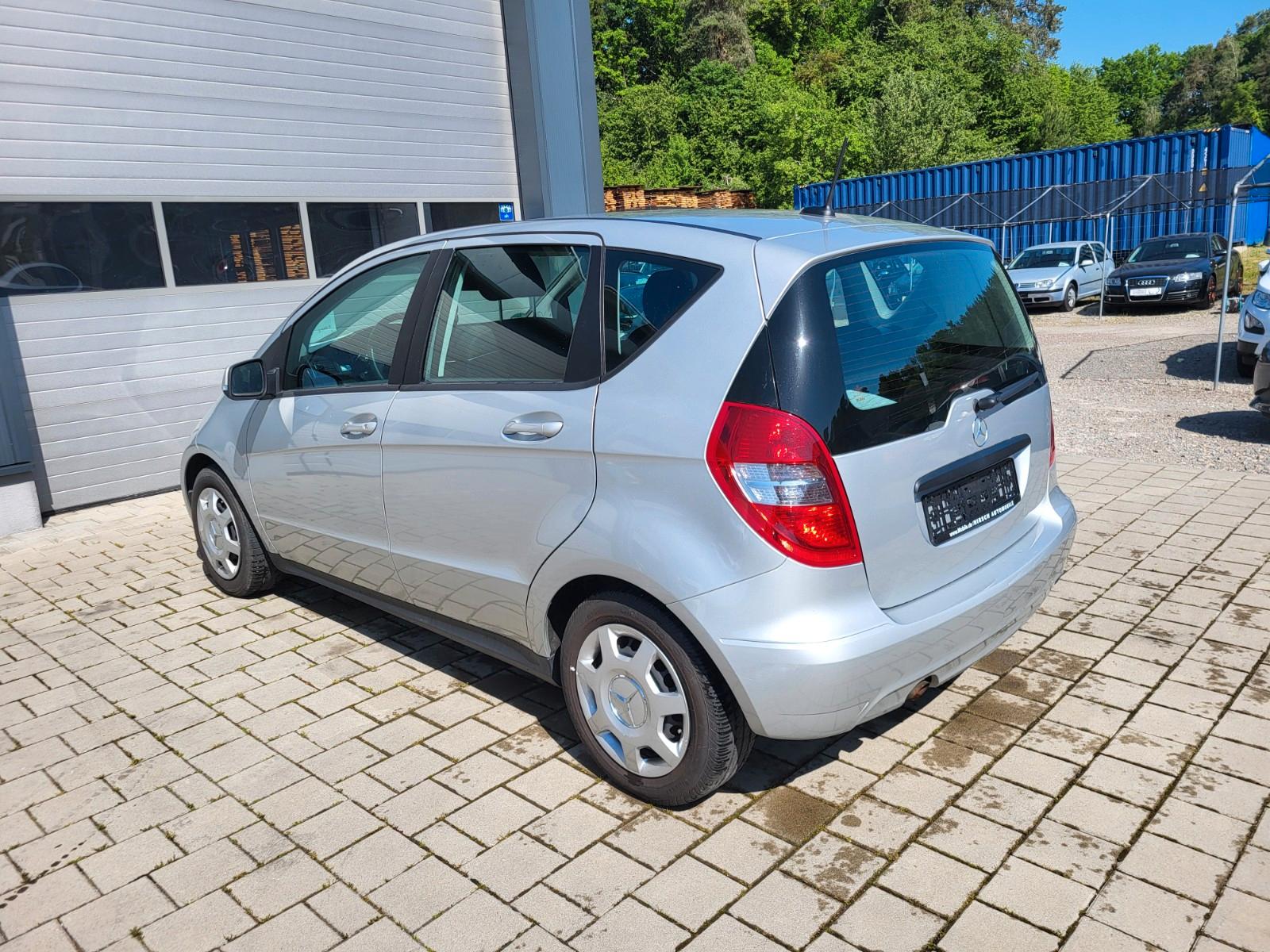 Mercedes-Benz A180 2011 — rear view