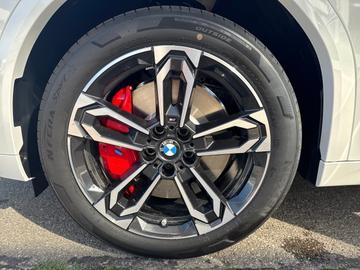2026 BMW IX2 缩略图 14
