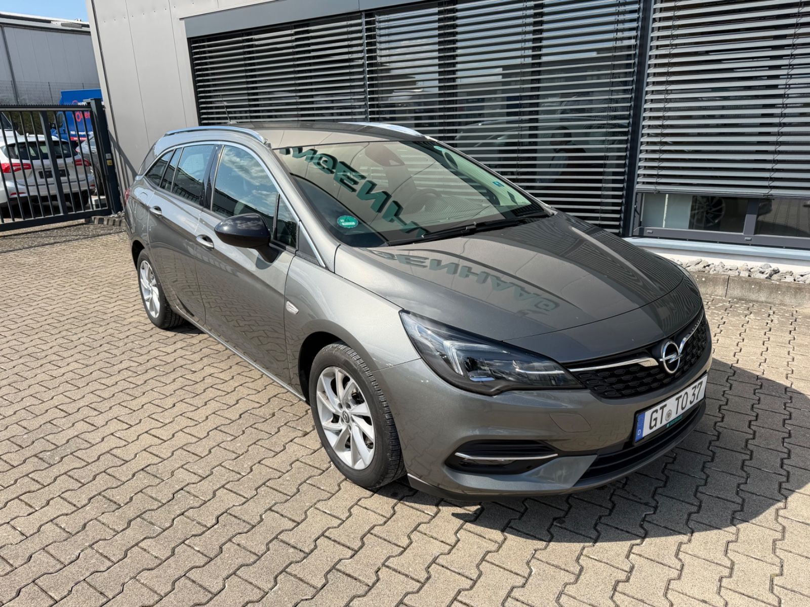 Fahrzeugabbildung Opel Astra K Sports Tourer Elegance 1.4 Autom.