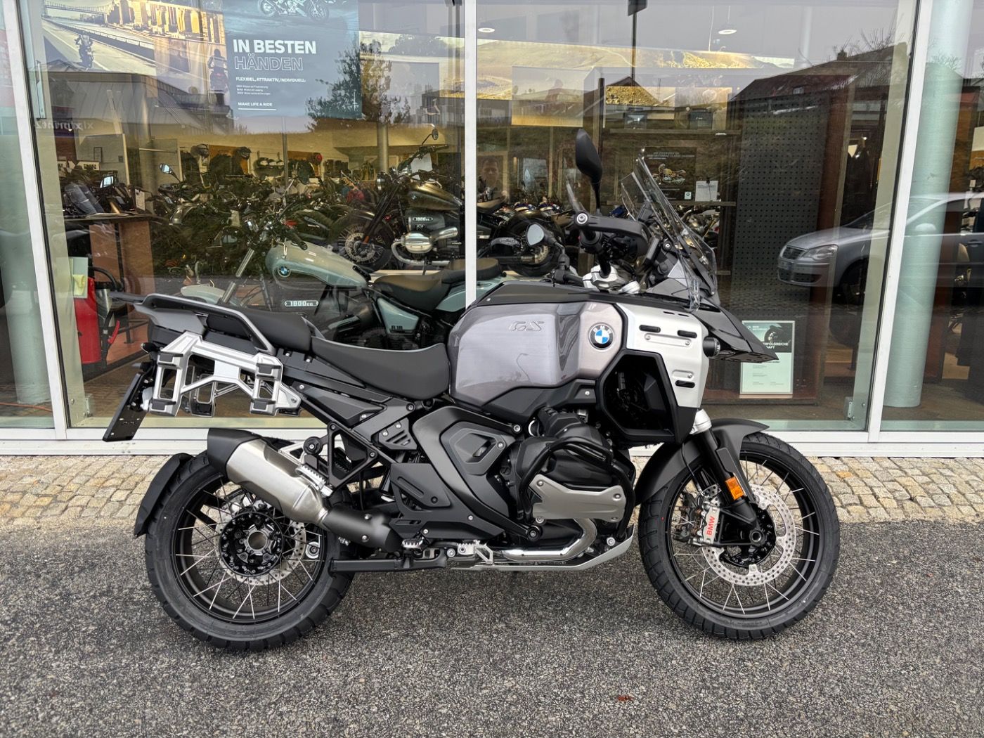 Fahrzeugabbildung BMW R 1300 GS Adventure Triple Black