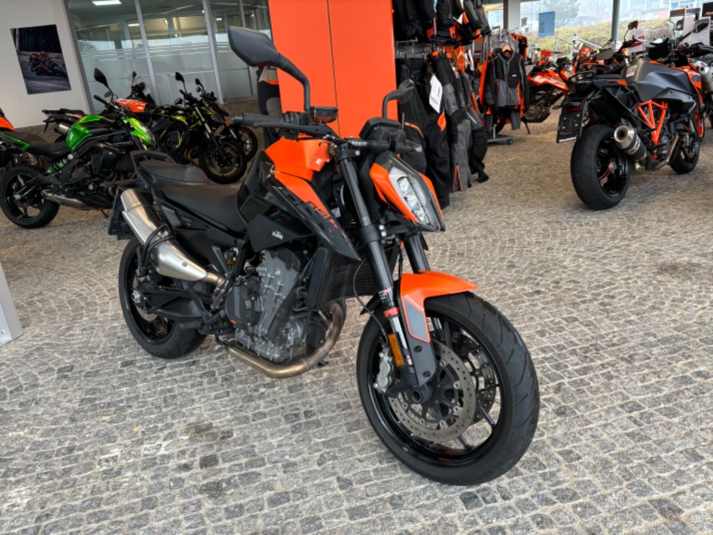 Fahrzeugabbildung KTM 890 Duke