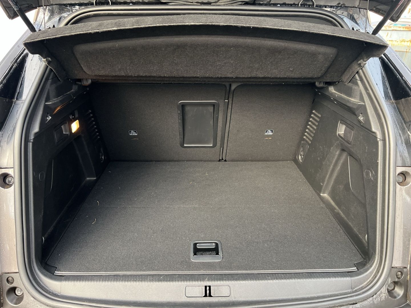 Fahrzeugabbildung Peugeot 3008 Hybrid 1.6 Plug-In EU6d Allure inkl. GT-Lin