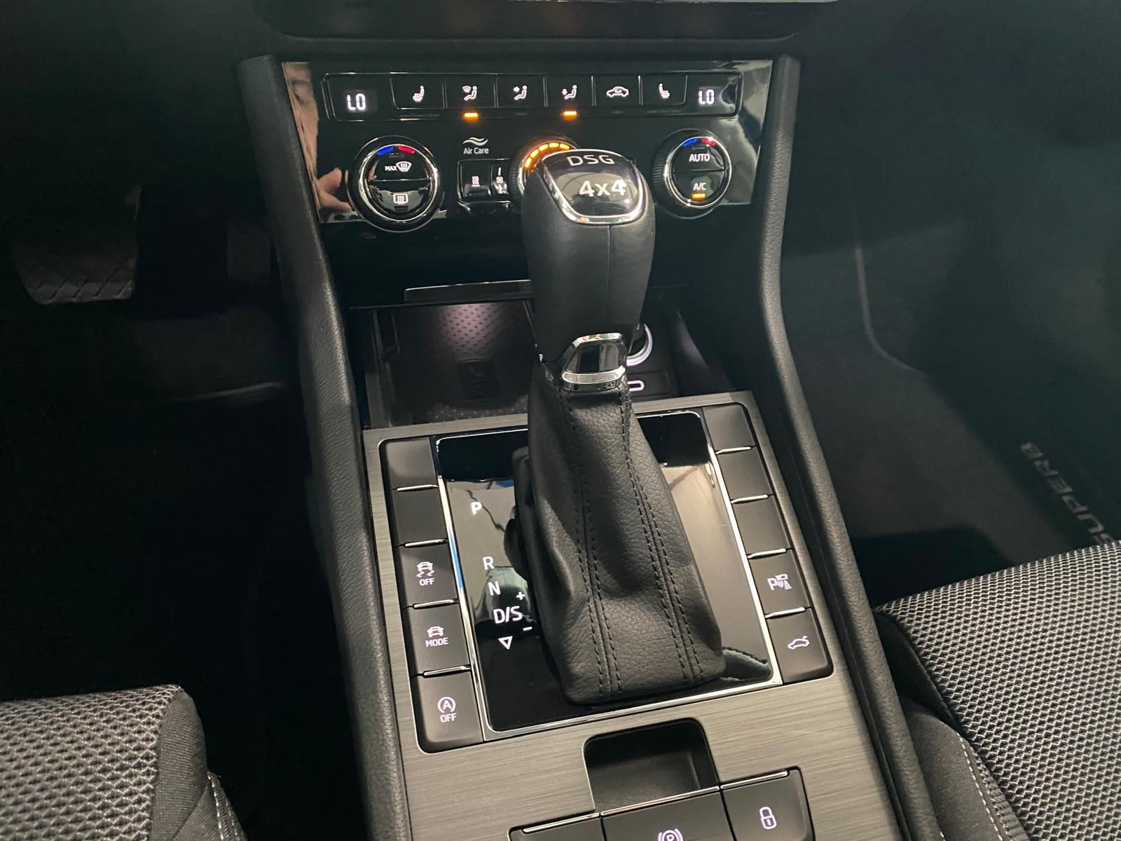 Fahrzeugabbildung SKODA Superb 2.0 TSI DSG 4x4 Style/STHZG/360/ACC/