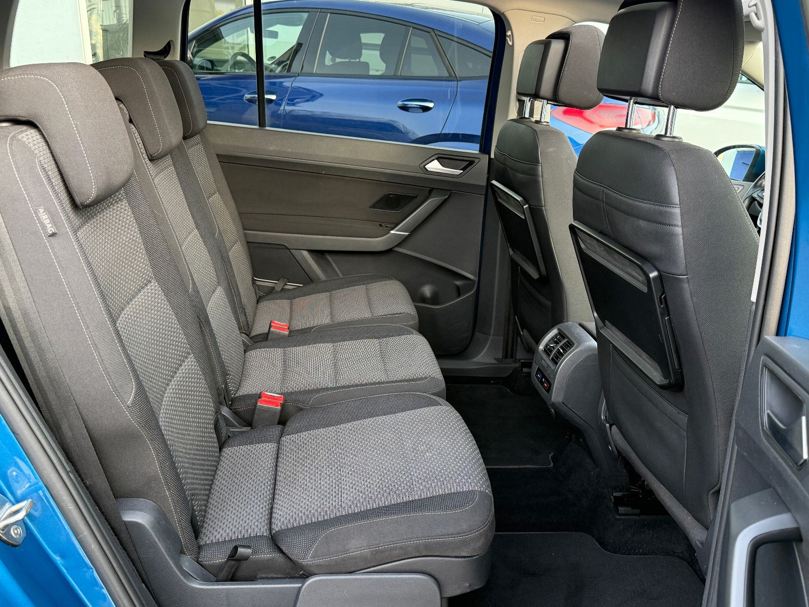 Fahrzeugabbildung Volkswagen Touran Comfortline ALLSTAR TSI ACC AHK Pano SHZ