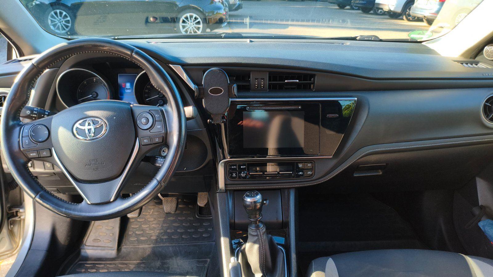 Toyota Auris 2015 — photo 9
