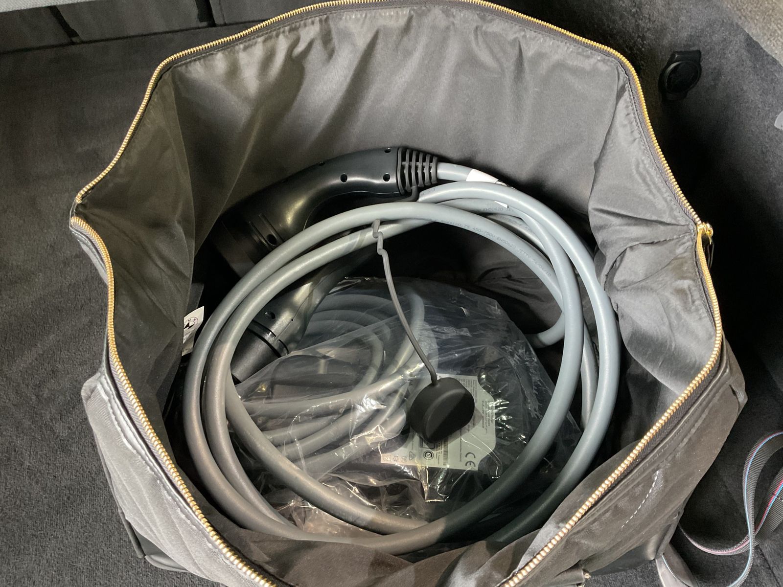 Fahrzeugabbildung BMW XM 50e 23" LMR, M Fahrwerk Professional, Sitzbel