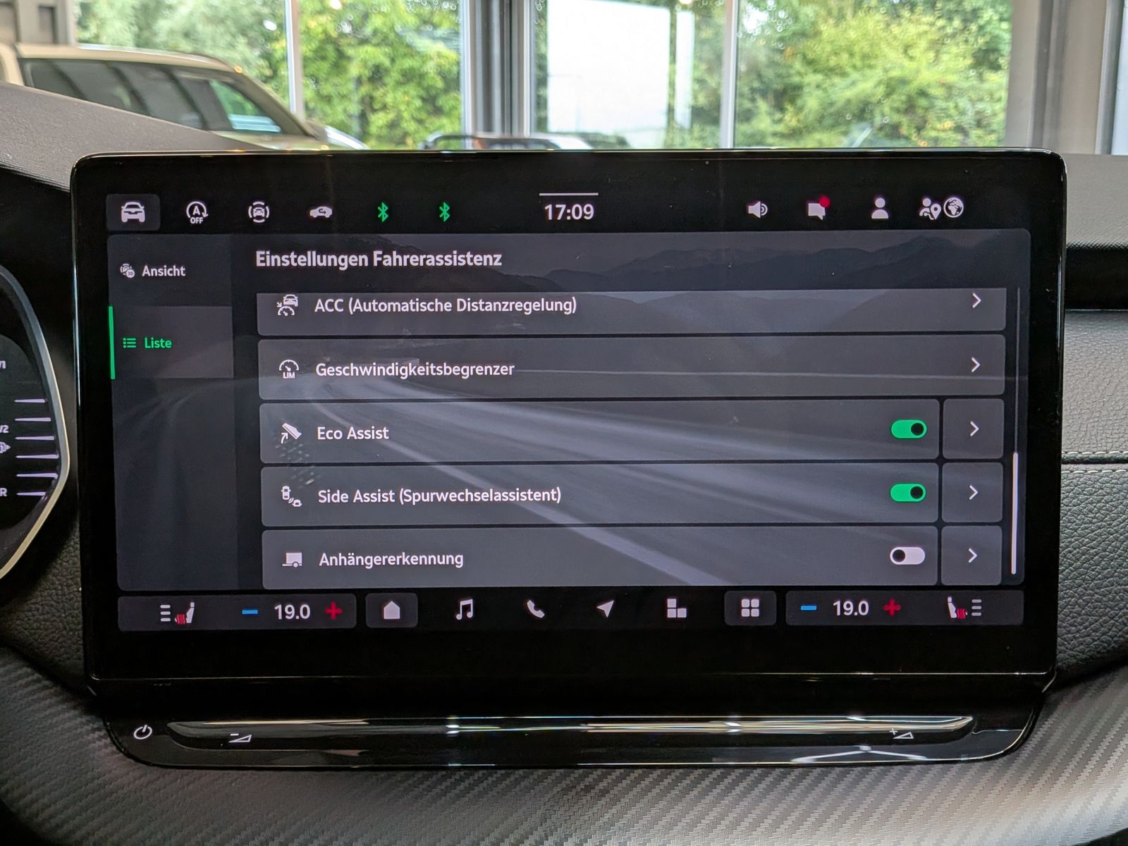 Fahrzeugabbildung SKODA Octavia 1.5 TSI Sportline MATRIX PANO AHK 5J-Gar