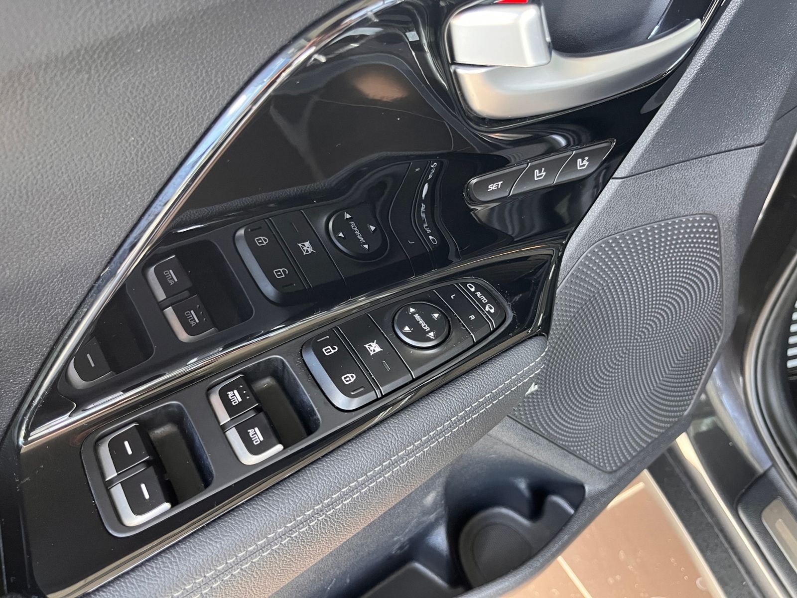 Fahrzeugabbildung Kia Niro Spirit PHEV LED NAVI LEDER SHZ AHK