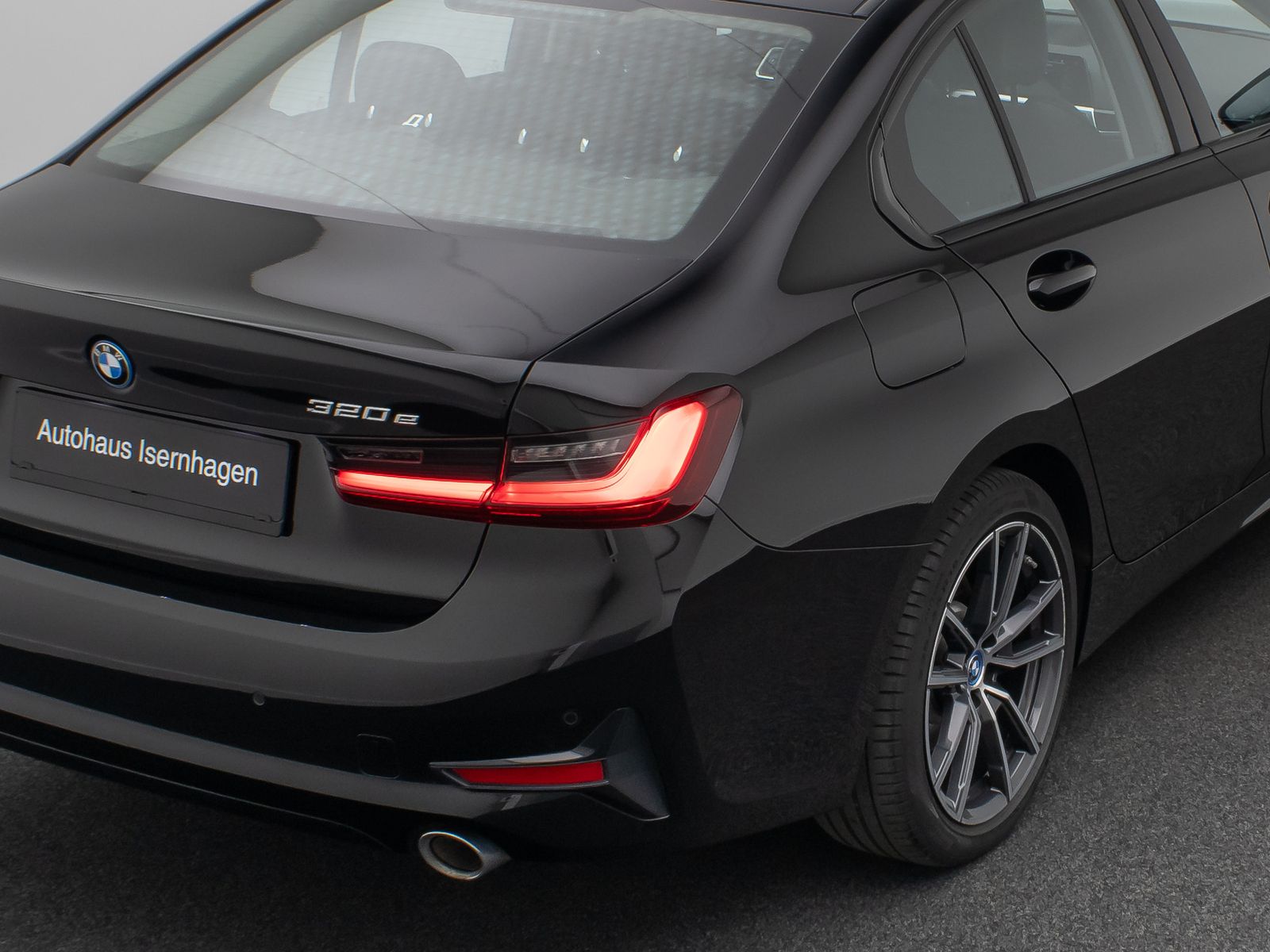 Fahrzeugabbildung BMW 320e Sport Line Alarm DAB PDC GeschwindigReg 18"