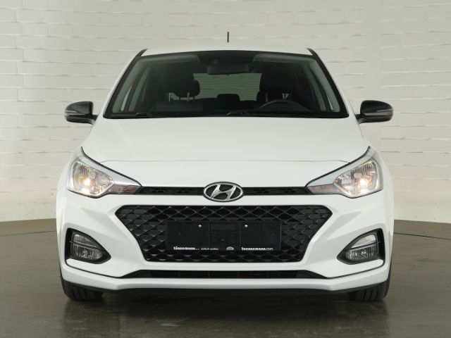 i20 YES! BLUE+RÜCKFAHRKAMERA+SITZHEIZUNG+LENKRAD
