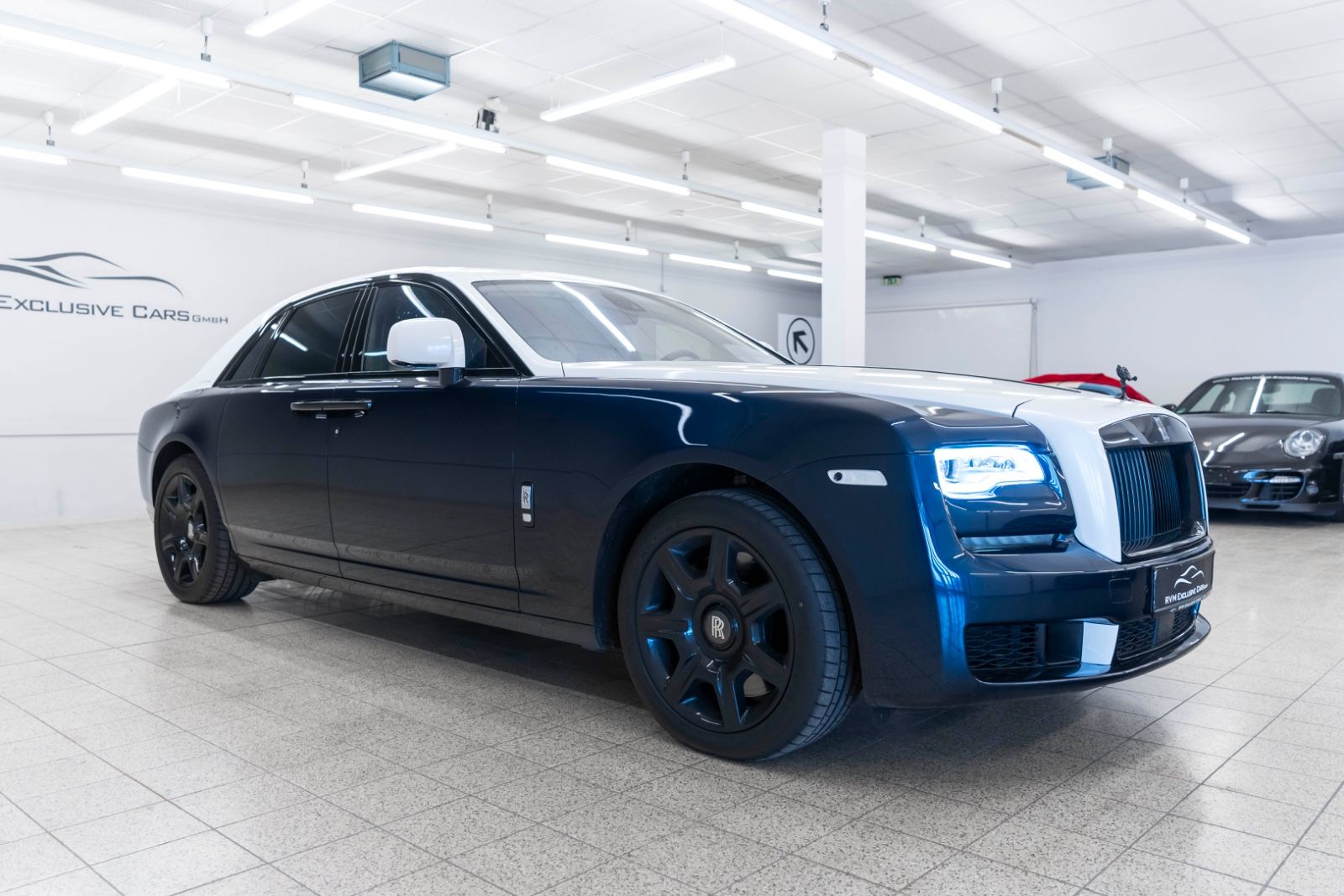 Fahrzeugabbildung Rolls-Royce Ghost V12 TWO TONE FACELIFT STERNHIMMEL KÜHLBOX