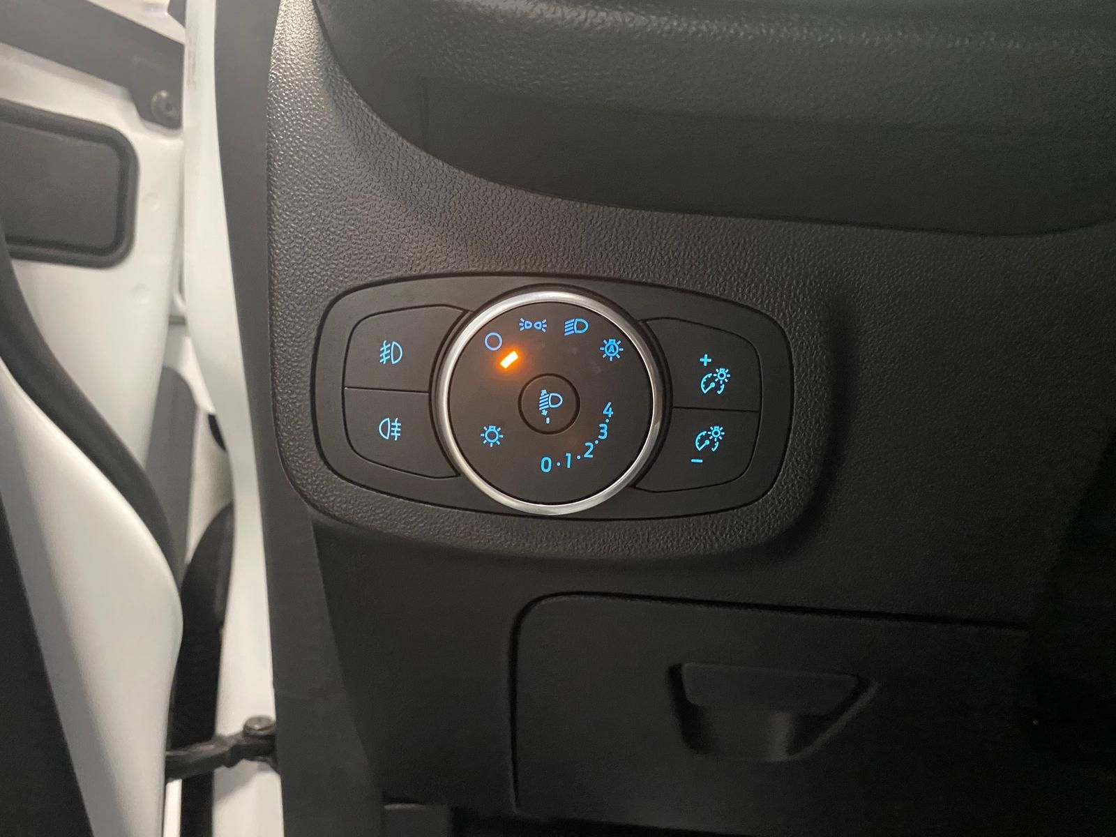 Fahrzeugabbildung Ford Fiesta 1.0 EcoBoost KAT ST-Line APP+KLIMA+RFK+PD