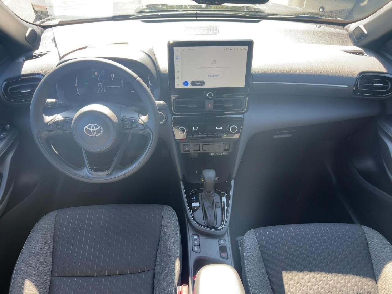 Fahrzeugabbildung Toyota Yaris Cross 1,5 Hybrid Teamplayer *Safety+Winter