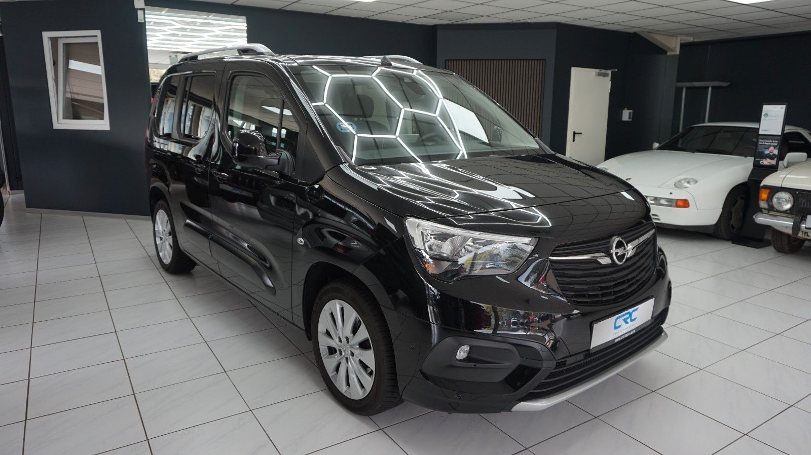 Fahrzeugabbildung Opel Life E Innovation 5,5 L. durch. Verbrauch