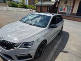 Skoda Octavia 2.0 TSI DSG RS 245 Combi RS - Skoda Octavia: Standheizung