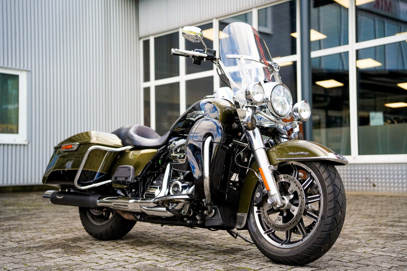 Fahrzeugabbildung Harley-Davidson FLHR Road King 107 cui - Penzl - Beinschilde