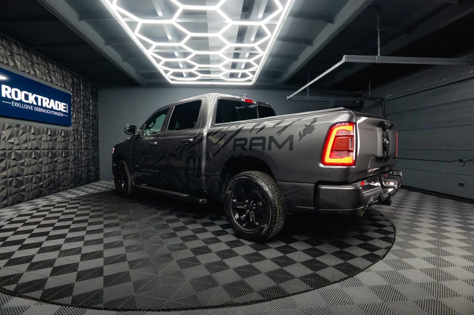 Fahrzeugabbildung Dodge RAM 5.7 V8 HEMI 4x4 LARAMIE Offroad Night LED