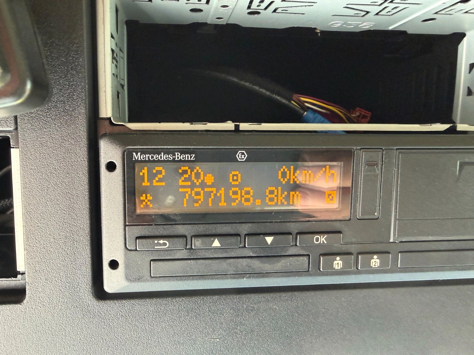 Fahrzeugabbildung Mercedes-Benz Actros 2542 L 6x2 Standklima Retarder