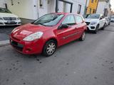 Renault Clio Yahoo! 1.2 16V 75 Yahoo! - Renault Clio mit Benzin-Antrieb: Limousine, Yahoo