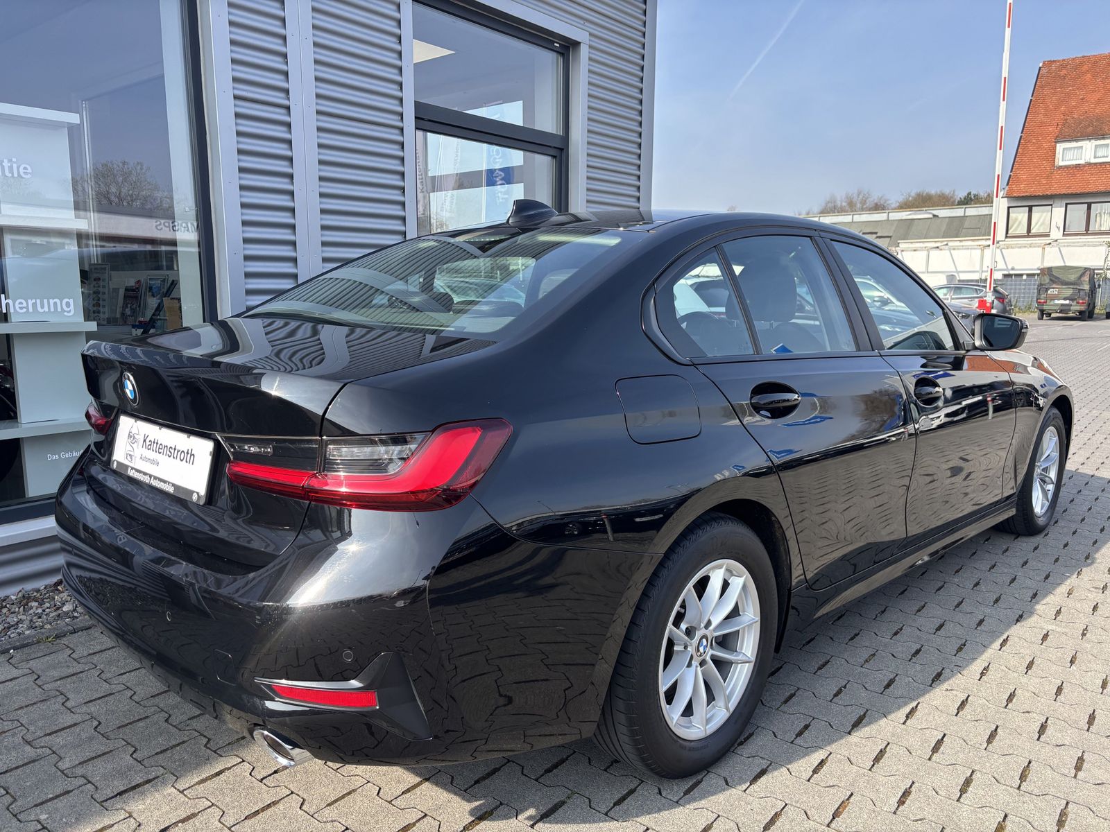 BMW 320d Limousine Sportsitze CockpitProf AHK foto 3