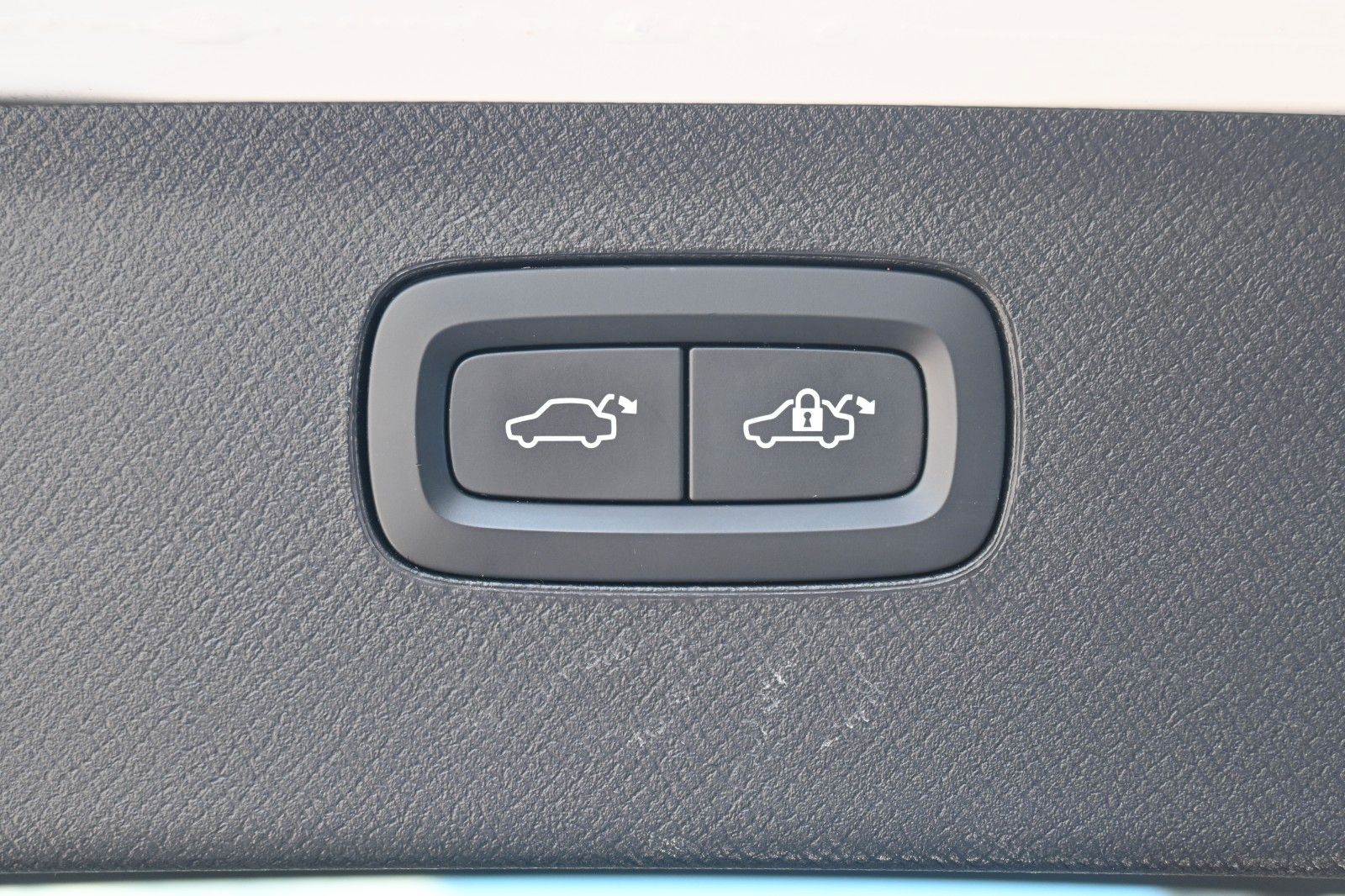 Fahrzeugabbildung Volvo B5D Ultimate Dark HK*HUD*PANO*STHZ*360*STHZ*AHK*