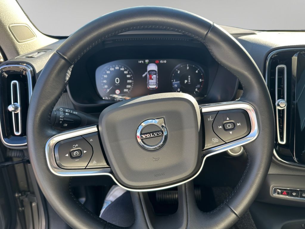 VOLVO XC40 D4 AWD Geartronic Nur an Händler!!! VOLVO XC40 D4 AWD Geartronic Nur an Händler!!!
