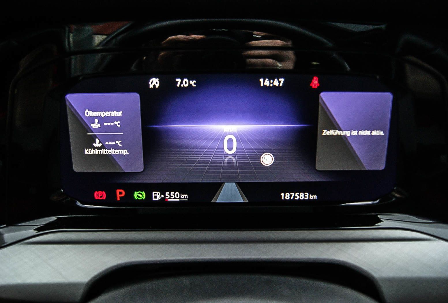 Fahrzeugabbildung Volkswagen Golf VIII Var 20TDI DSG LIFE STDHG ANHZV PANO IQ