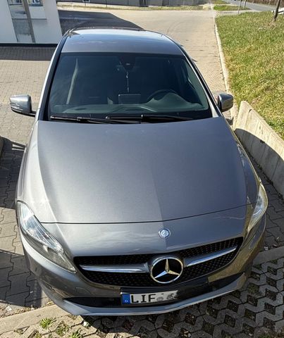 MERCEDES-BENZ A 180 -