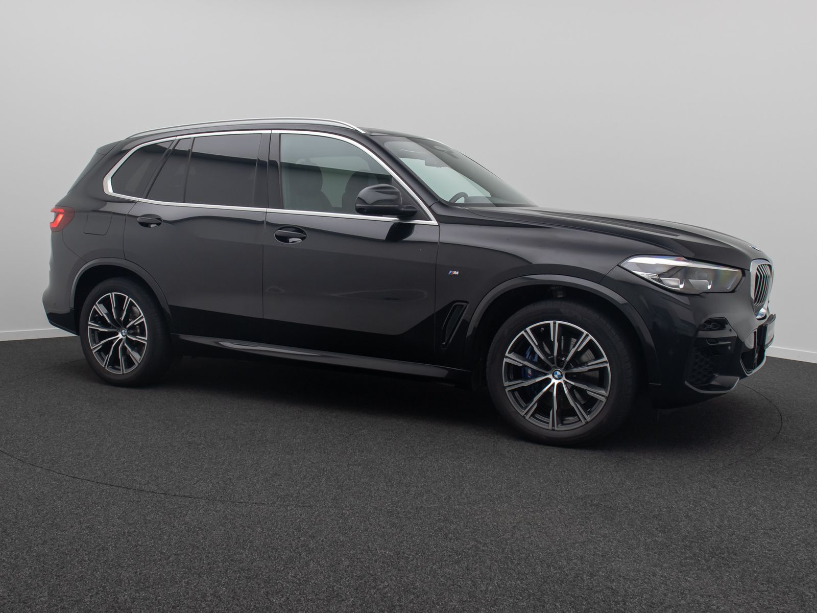 Fahrzeugabbildung BMW X5 xD30d M Sport 360° HUD DAB HiFi AHK Panorama