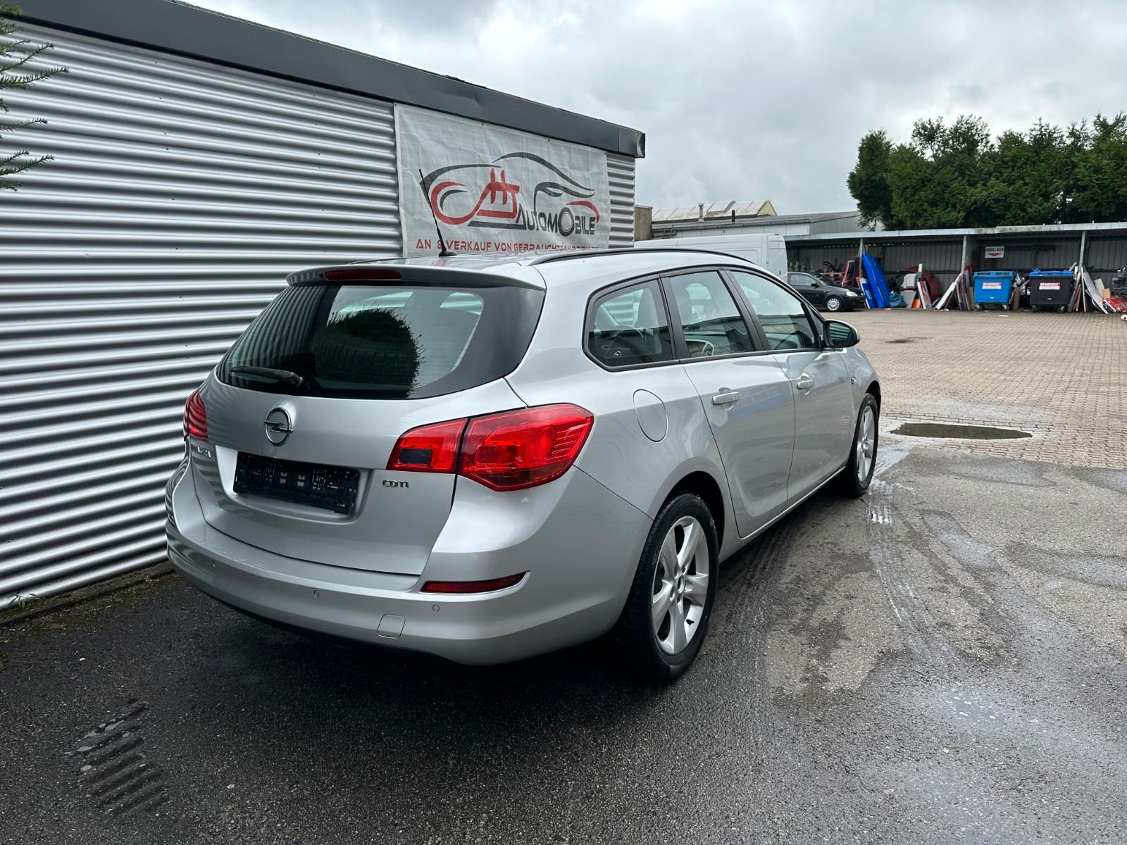 Opel Astra 2012 — photo 5