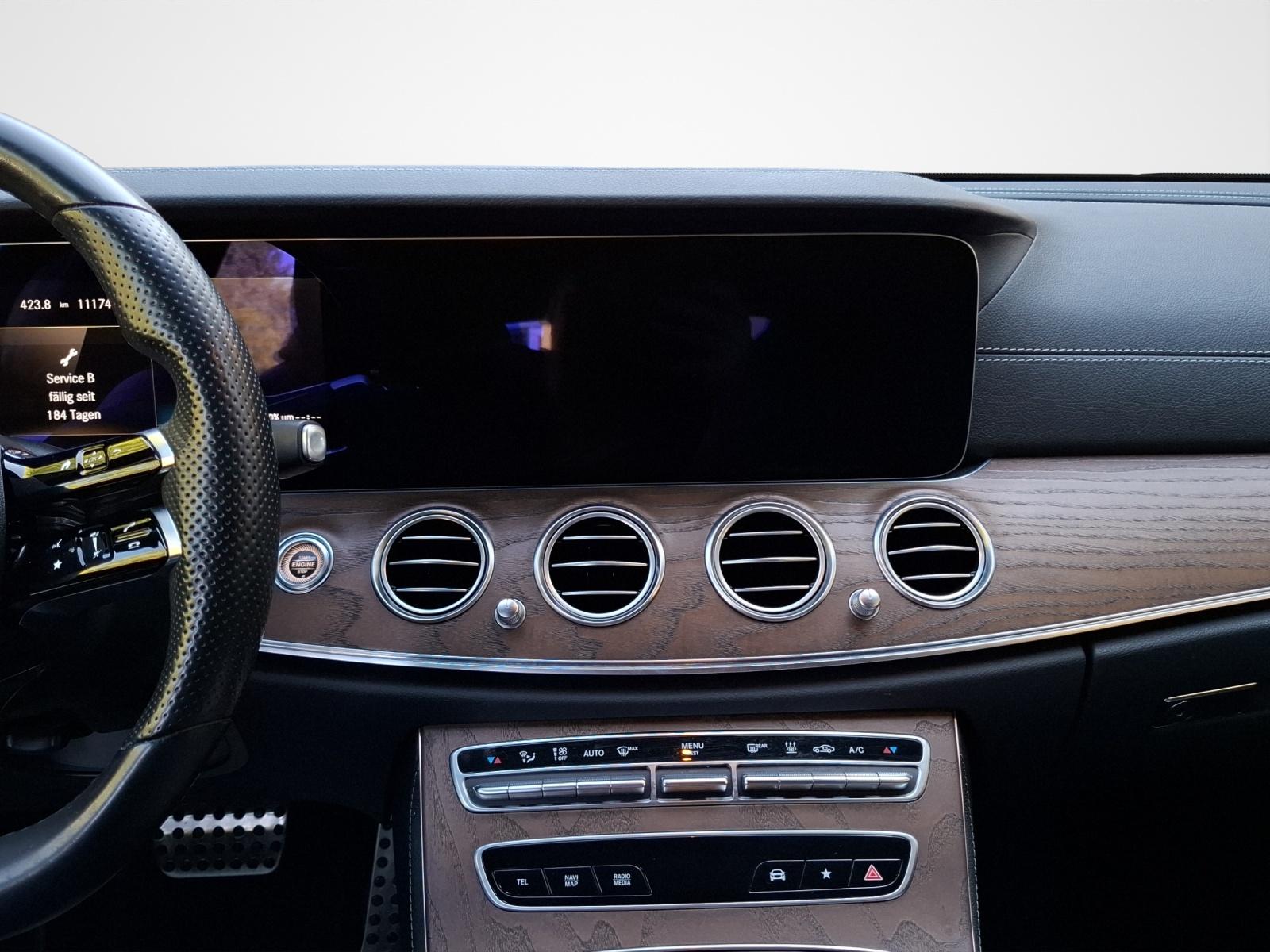 Mercedes-Benz E300 de AMG Line  Panodach Navi LED Kamera Schie