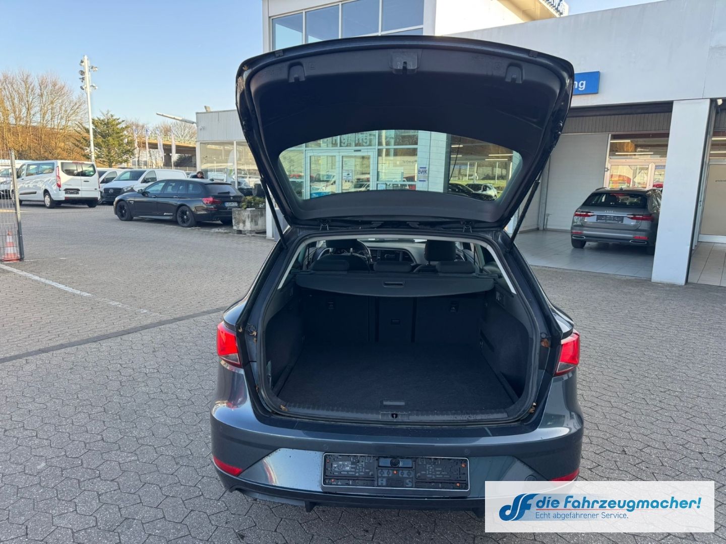 Fahrzeugabbildung SEAT Leon ST Style Navi Apple CarPlay Android *EXPORT