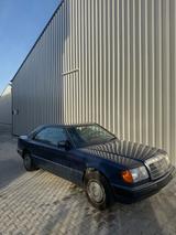 Mercedes-Benz CE 230 Oldtimer Coupe - blaue Mercedes-Benz CE-Klasse