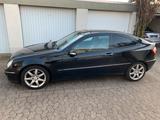Mercedes-Benz Mercedes Sportcoupe 230 - Mercedes-Benz E 230: Coupe