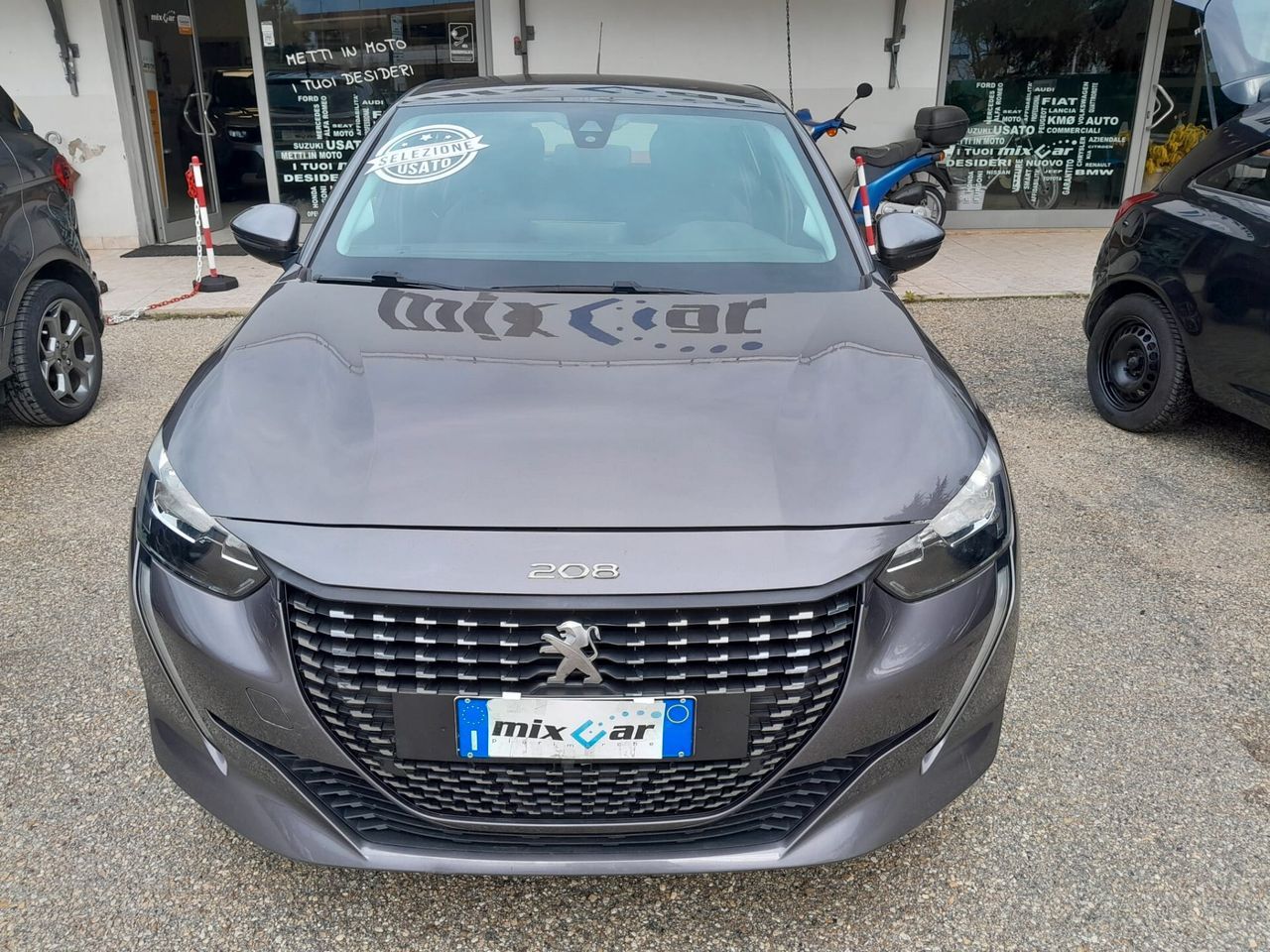 PEUGEOT 208