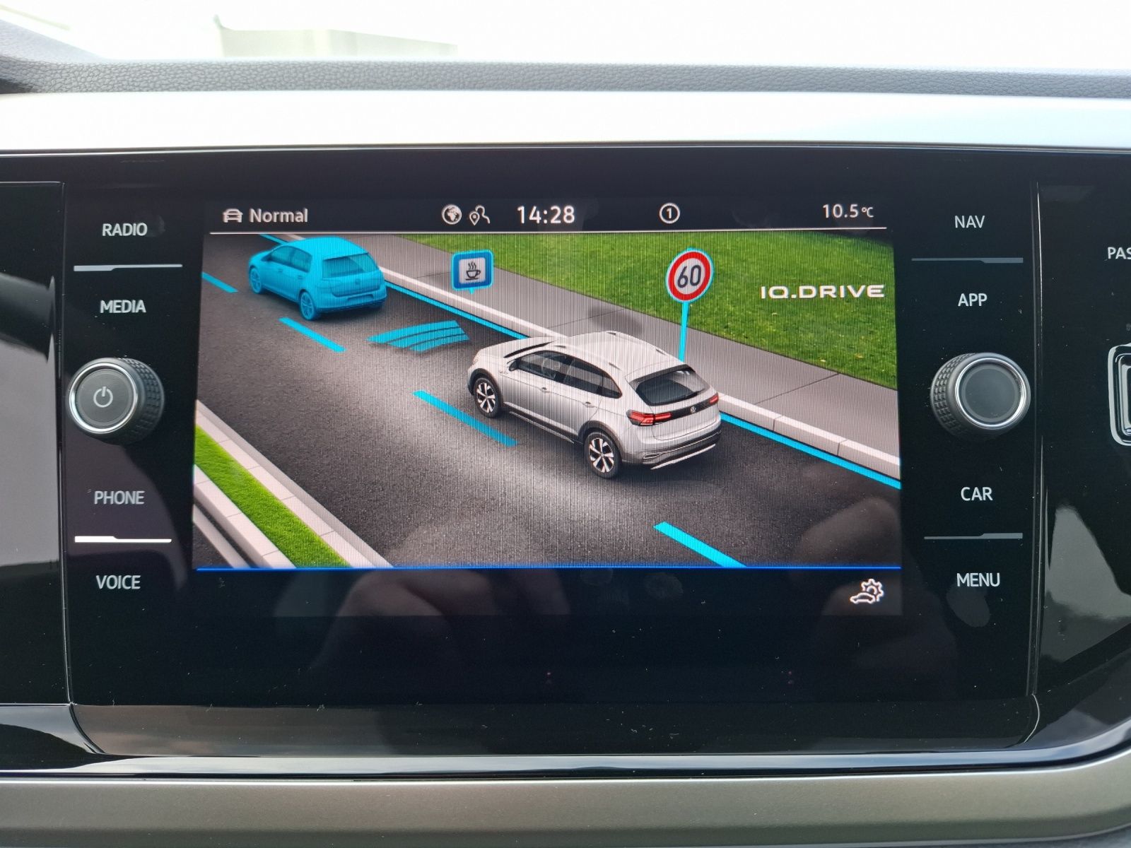 Fahrzeugabbildung Volkswagen Taigo Move DSG Matrix Navi ACC RFK SHZ AID