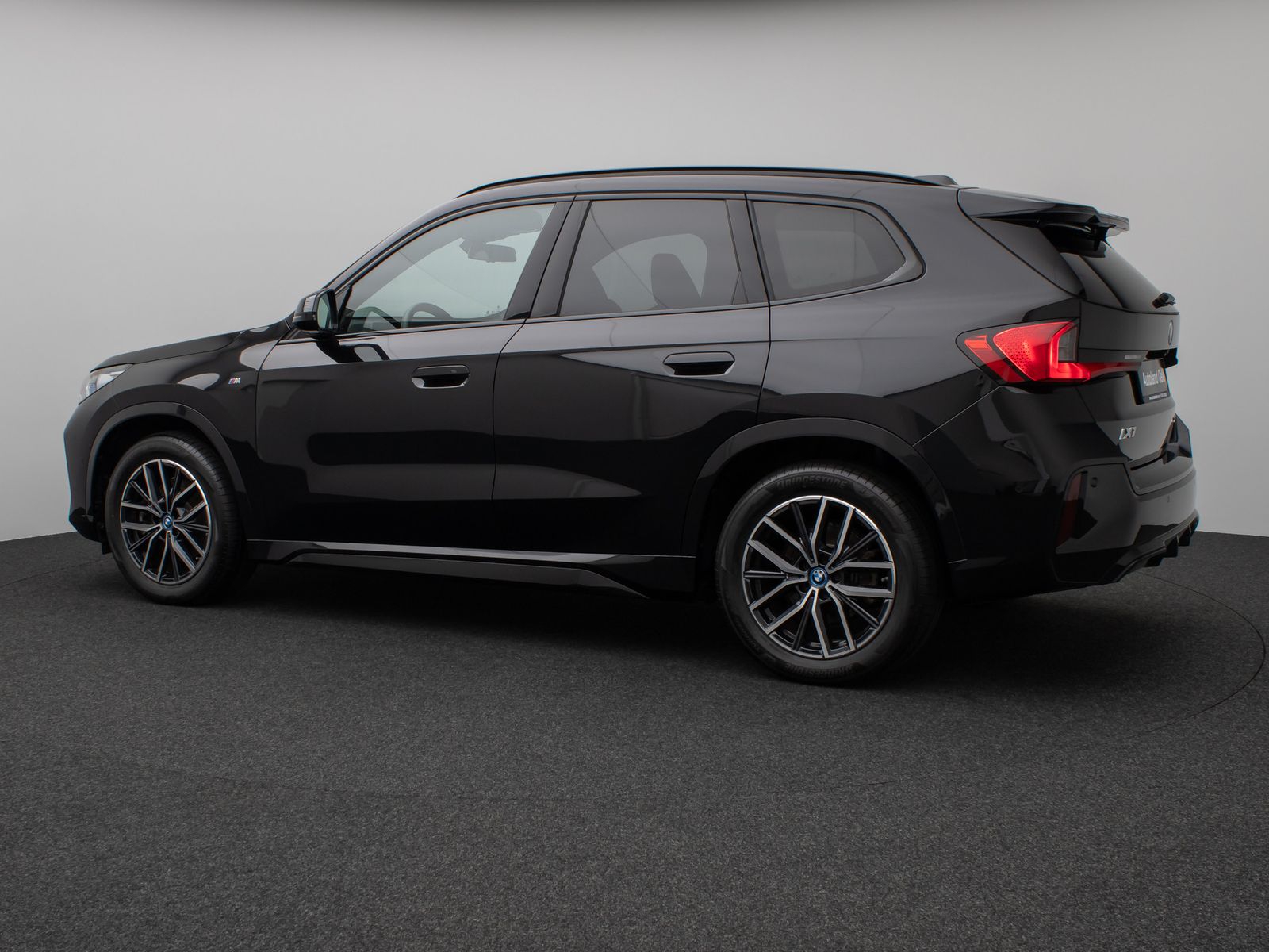 Fahrzeugabbildung BMW iX1 xD30 M Sport Kamera DAB DrivAssist Komfort
