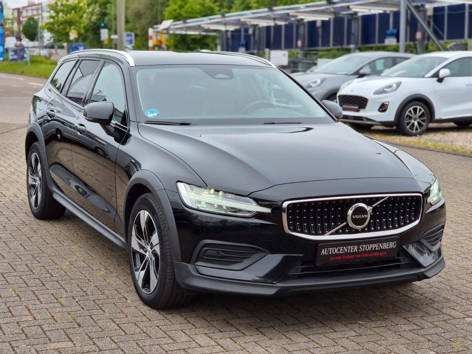 Volvo V60 Cross Country Plus AWD/Navi/Kamera/AHK/PDC