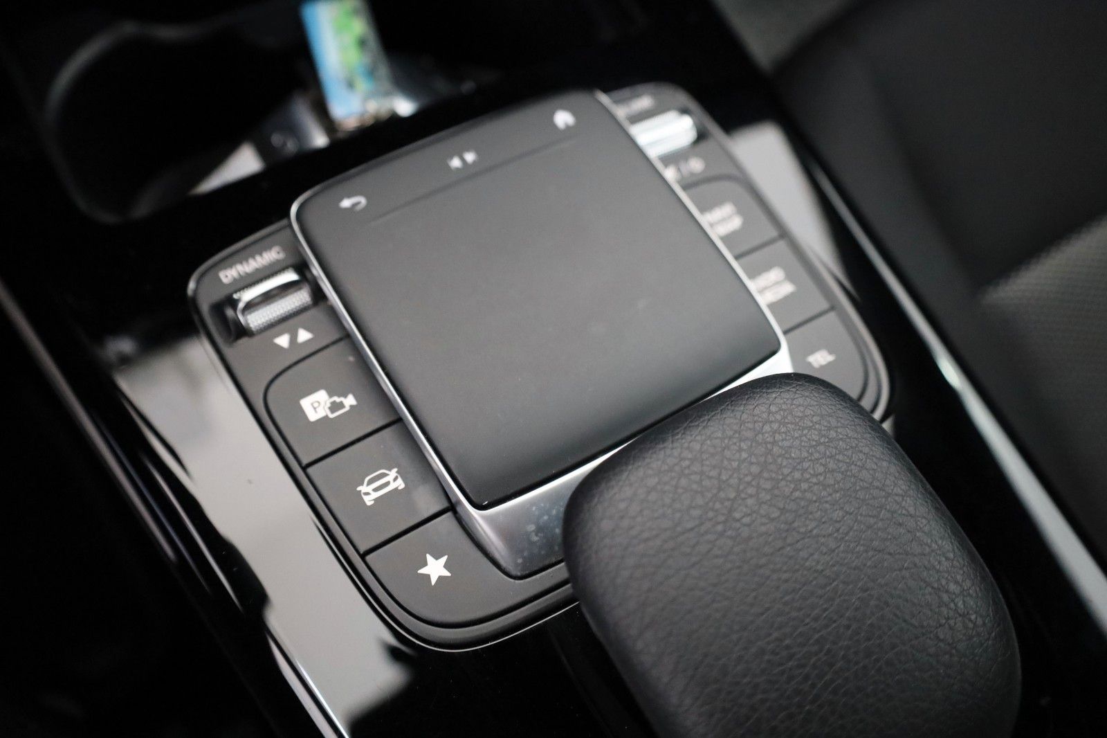 Fahrzeugabbildung Mercedes-Benz CLA 200 d Coupé, Navi,LED,SH,Kamera,DAB,Carplay